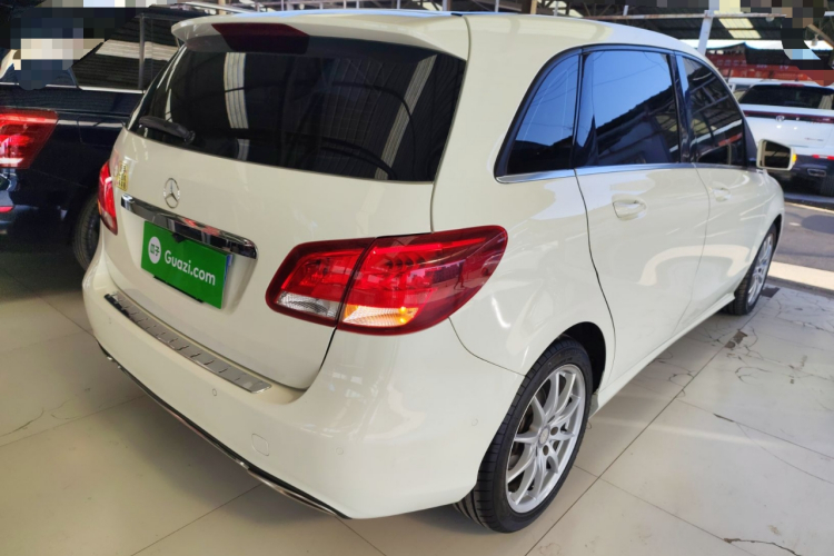 奔驰B级 2015款 B 200 动感型车身外观7