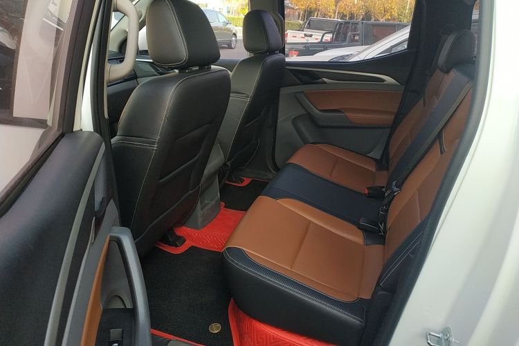 上汽大通MAXUS 大通T70 2019款 2.0T柴油自动四驱舒享型标箱高底盘中控内饰7004