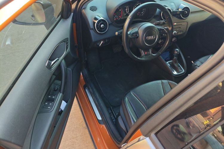 奥迪A1 2014款 30 TFSI Sportback舒适型中控内饰20