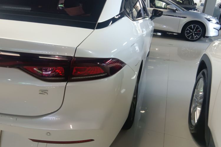 埃安 AION S 2023款 魅 580 磷酸铁锂车身外观9