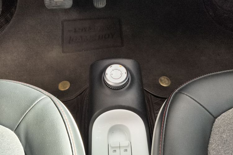 五菱汽车 宏光MINIEV 2022款 GAMEBOY 200km 玩咖款 磷酸铁锂中控内饰18