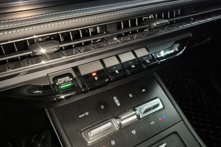 林肯 冒险家 2024款 1.5T 两驱尊雅混动版中控内饰18