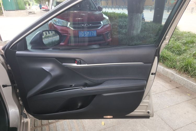 丰田 凯美瑞 2018款 2.0G 豪华版中控内饰42