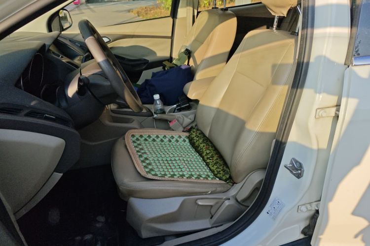 福特 福克斯 2012款 三厢 1.6L 自动舒适型中控内饰19