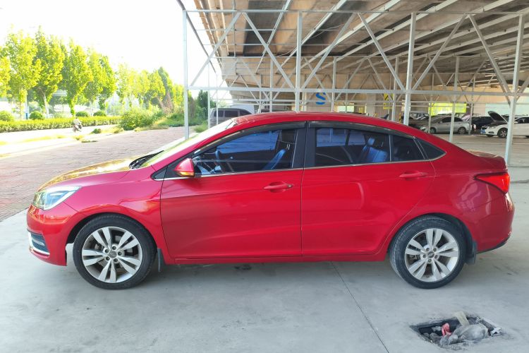 奇瑞 艾瑞泽5 2016款 1.5L 手动领潮版车身外观4