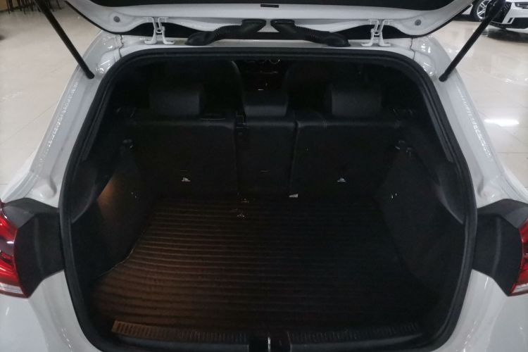 奔驰A级(进口) 2019款 A 200 动感型局部细节23