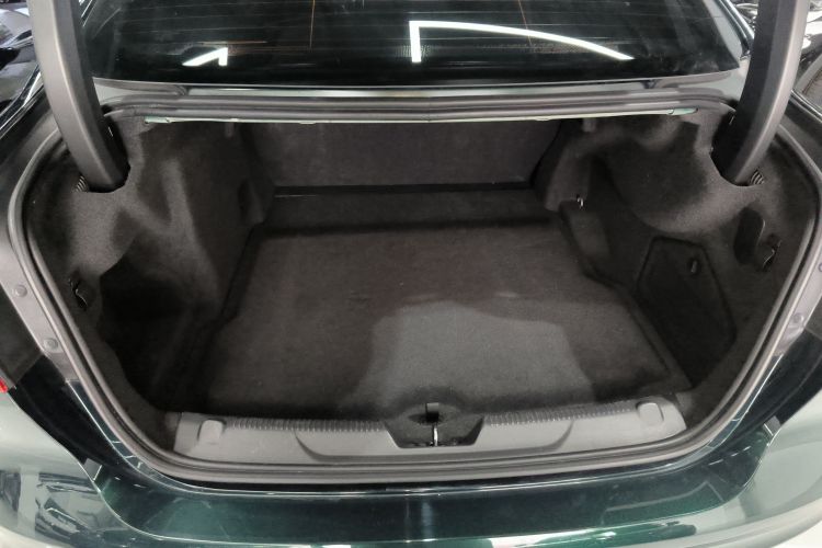 捷豹XEL 2021款 2.0T 250PS 曜黑运动版局部细节23