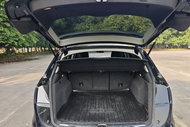 奥迪Q5 2018款 典藏版 40 TFSI 进取型机舱底盘23