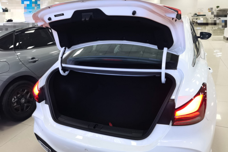 名爵 MG5 2025款 180DVVT 全球抢先版机舱底盘23