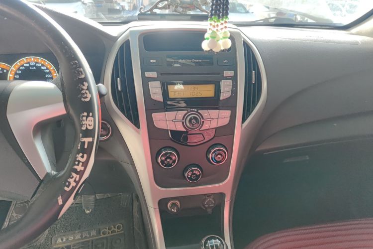 比亚迪F3 2015款 节能版 1.5L 手动豪华型中控内饰16