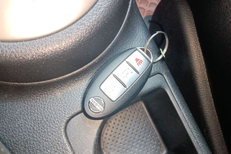 日产 奇骏 2012款 2.5L CVT豪华版 4WD中控内饰7001