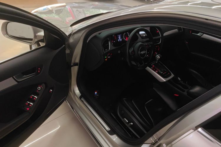 奥迪A4L 2016款 35 TFSI 典藏版 自动标准型中控内饰7003