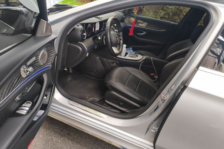 奔驰E级 2021款 改款 E 300 L 运动时尚型中控内饰7003