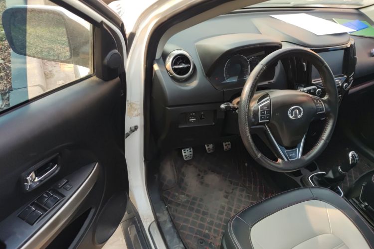 长城M4 2014款 1.5L 手动豪华型中控内饰20