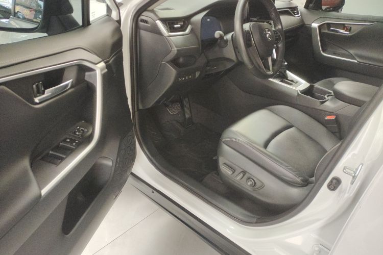 丰田 RAV4荣放 2023款 2.0L CVT两驱20周年铂金纪念版中控内饰20