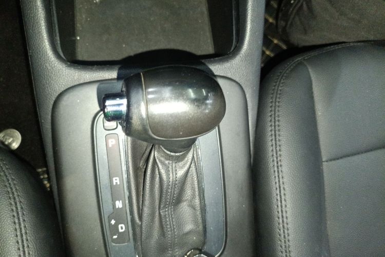 起亚K3 2015款 1.6L 自动GLS中控内饰18