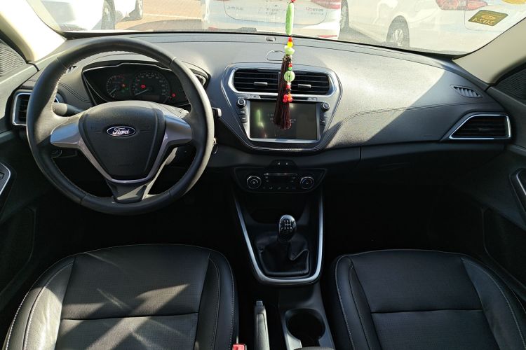 福特 福睿斯 2017款 幸福版 1.5L 手动时尚型中控内饰12