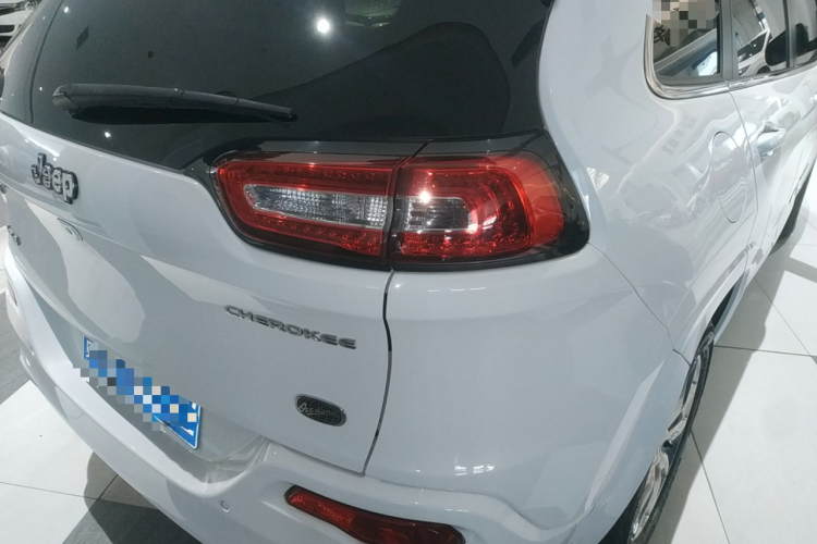 Jeep 自由光 2017款 2.4L 优越版车身外观6006