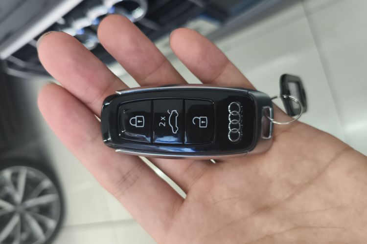 奥迪Q7 2023款 45 TFSI quattro S line运动型中控内饰11