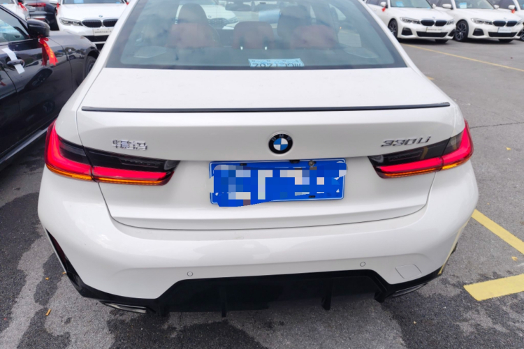 宝马3系 2025款 330Li 尊享型 M运动曜夜套装车身外观6004