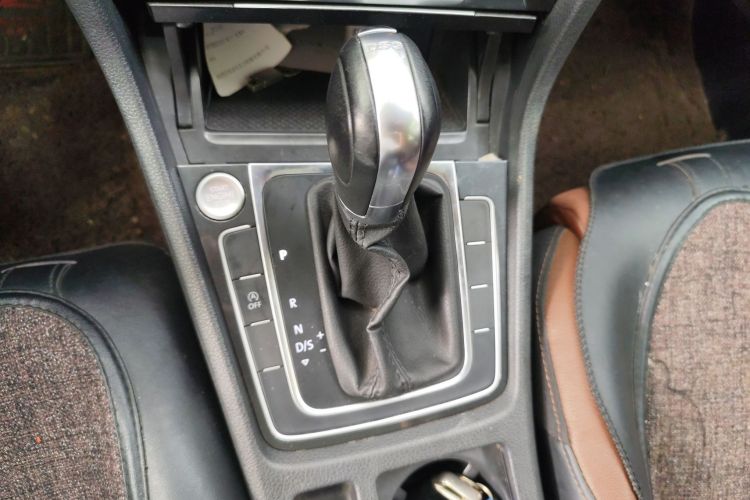 大众 高尔夫 2018款  230TSI 自动豪华型局部细节18