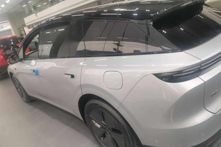 理想汽车 理想i6 2025款 两驱标准型车身外观4