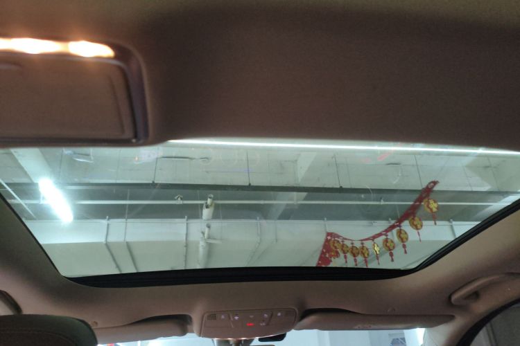 奔驰E级 2019款 改款 E 300 L 运动时尚型中控内饰22