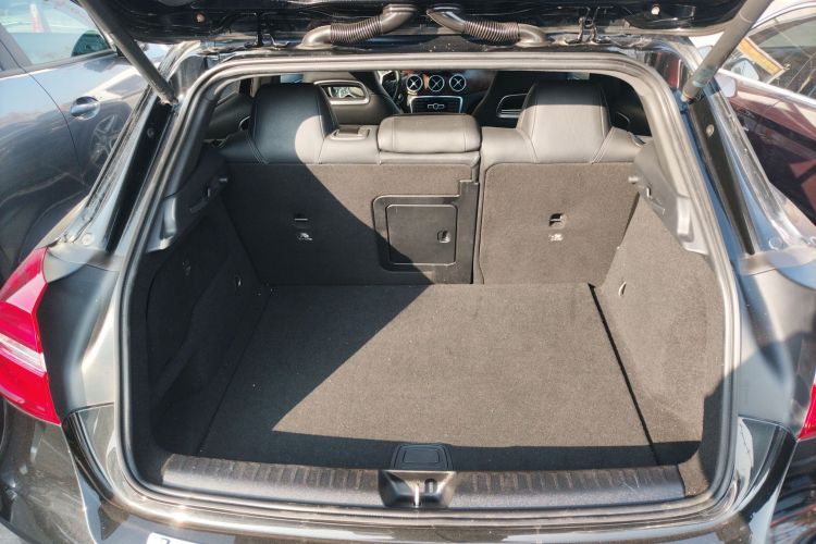 奔驰GLA 2015款 GLA 260 4MATIC 运动型机舱底盘23