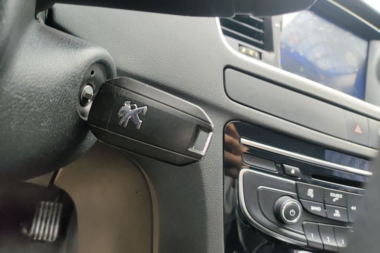 标致508 2013款 2.0L 两周年纪念 自动天窗经典版中控内饰11