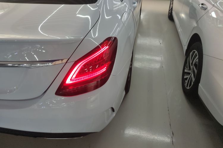 奔驰C级 2019款 C 260 运动版车身外观9