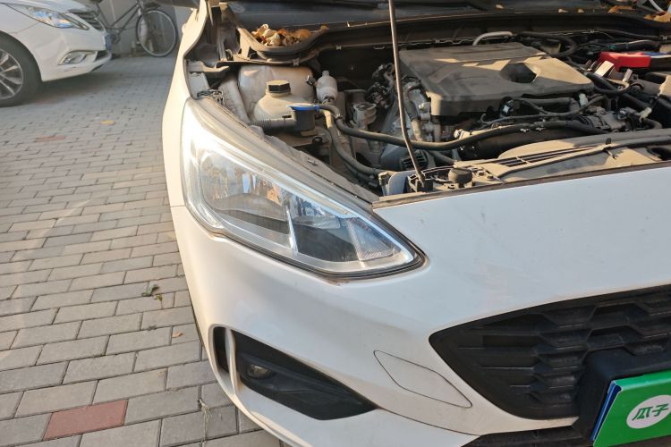 福特 福克斯 2020款 三厢 EcoBoost 180 自动锋潮型车身外观8