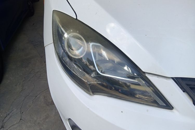 奇瑞 风云2 2013款 两厢 1.5L AMT锐意版车身外观8