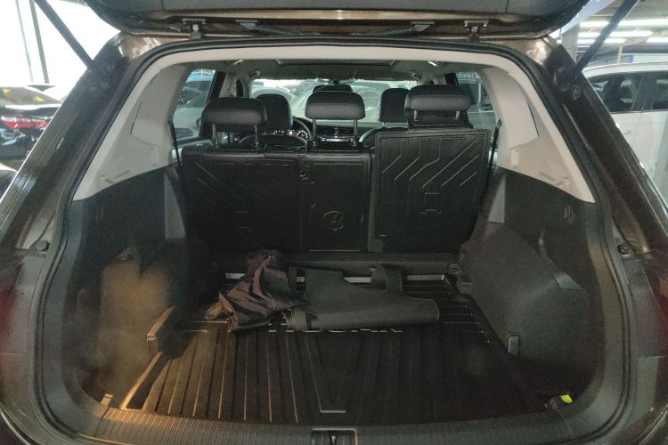 大众 途观L 2018款 330TSI 自动两驱豪华版机舱底盘23