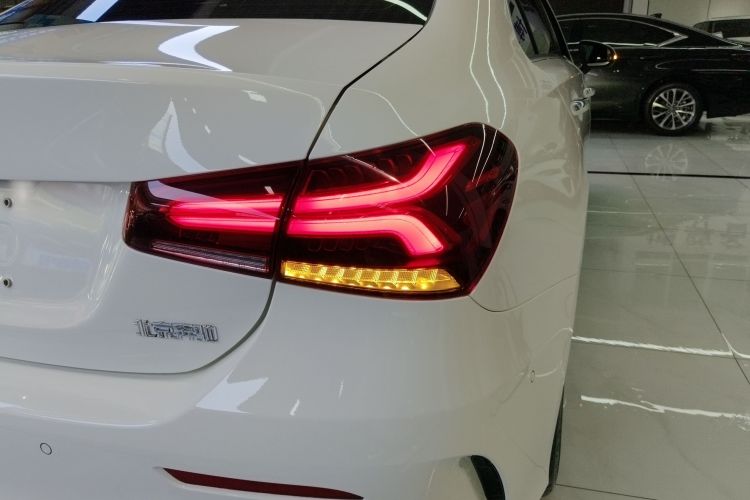 奔驰A级 2021款 A 200 L 运动轿车时尚型车身外观6006