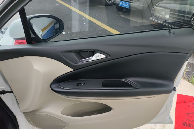 别克 威朗 2019款 三厢 15S 自动进取型中控内饰7005