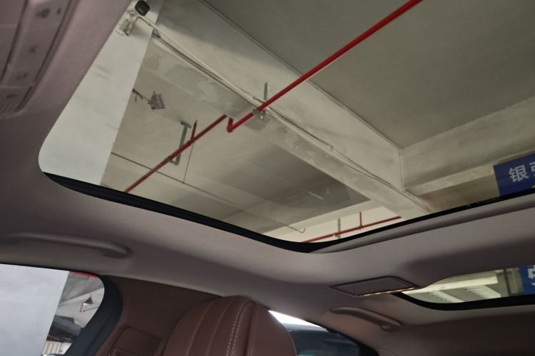 奔驰E级 2023款 E 300 L 豪华型中控内饰22