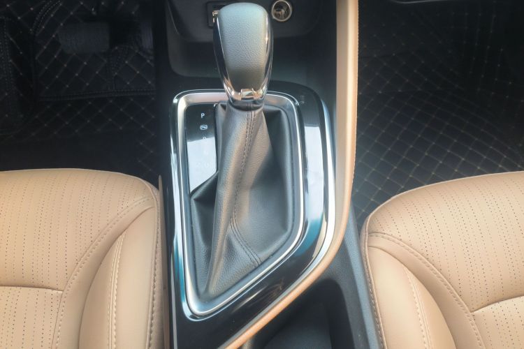 别克GL6 2021款 323T 轻混动互联豪华型中控内饰18