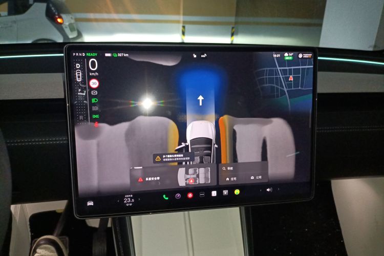 特斯拉 Model Y 2025款 后轮驱动 首发版中控内饰14