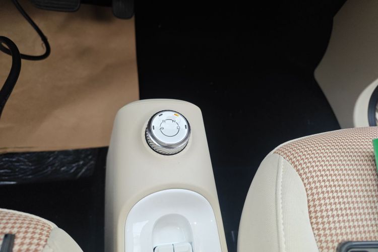 五菱汽车 宏光MINIEV 2024款 第三代 215km 青春版中控内饰18