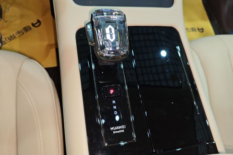 鸿蒙智行 问界M7 2024款 1.5T 智驾四驱Ultra版 5座中控内饰18