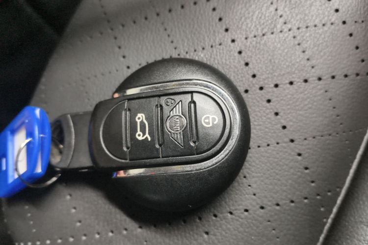 MINI 2019款 2.0T COOPER S 经典派 五门版中控内饰11