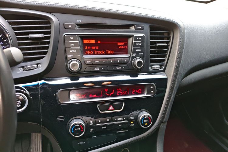 起亚K5 2014款 2.0L 自动LUXURY中控内饰16