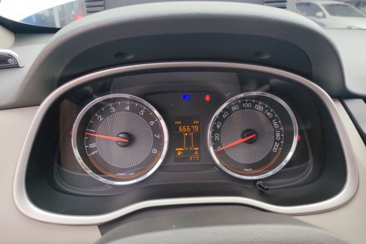 雪佛兰 2015款 赛欧3 1.5L 手动理想天窗版中控内饰14