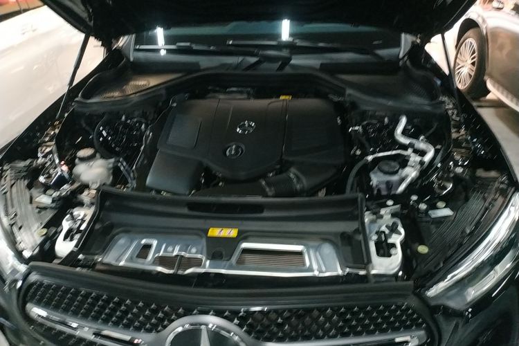 奔驰GLC 2024款  改款 GLC 260 L 4MATIC 豪华型 5座机舱底盘24