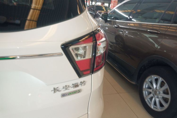 福特 翼虎 2017款 EcoBoost 180 两驱精翼型车身外观9