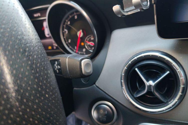 奔驰CLA 2018款 CLA 200 时尚型中控内饰18