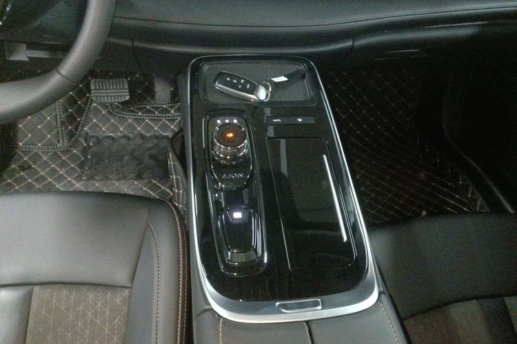 埃安 AION S Plus 2025款 出行版 52.998kWh中控内饰18