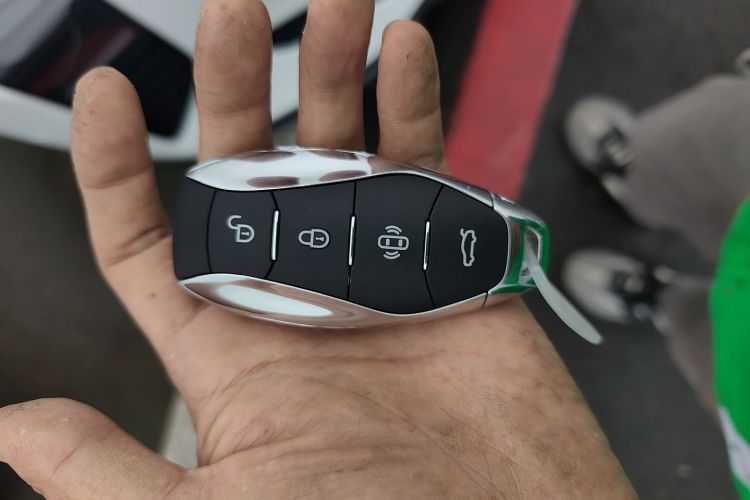 红旗EH7 2024款 690 Pro中控内饰11