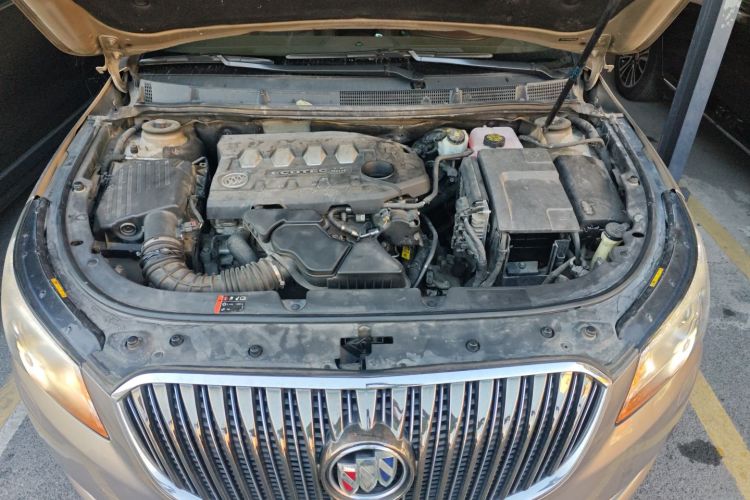 别克 君越 2013款 2.4L SIDI精英舒适型机舱底盘24