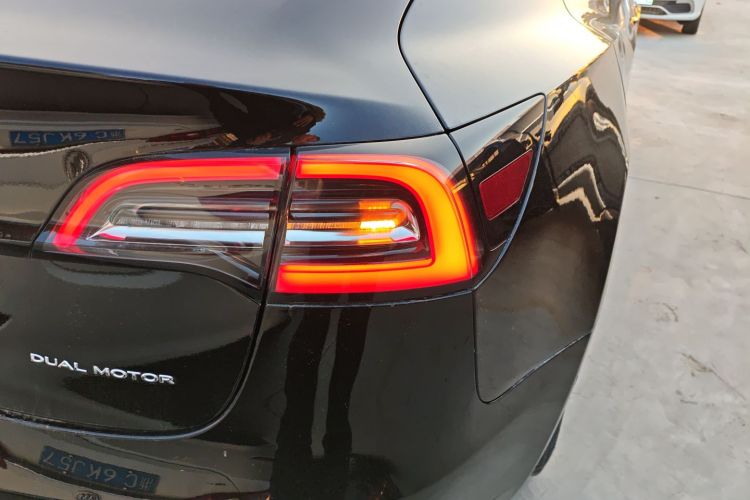 特斯拉 Model 3(进口) 2019款 长续航全轮驱动版车身外观9